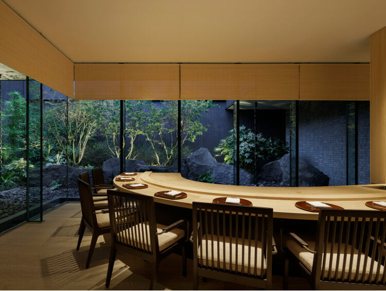 日本一の魚種の豊富さと屈指の漁獲量を誇る長崎の新鮮な海の幸を使った本格的な江戸前鮨 Sushi De jima by Sushi-ten