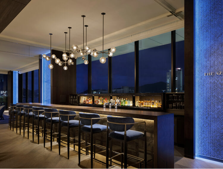 本格的なアフタヌーンティーや美味しい特製カクテルを楽めるTHE AZURITE